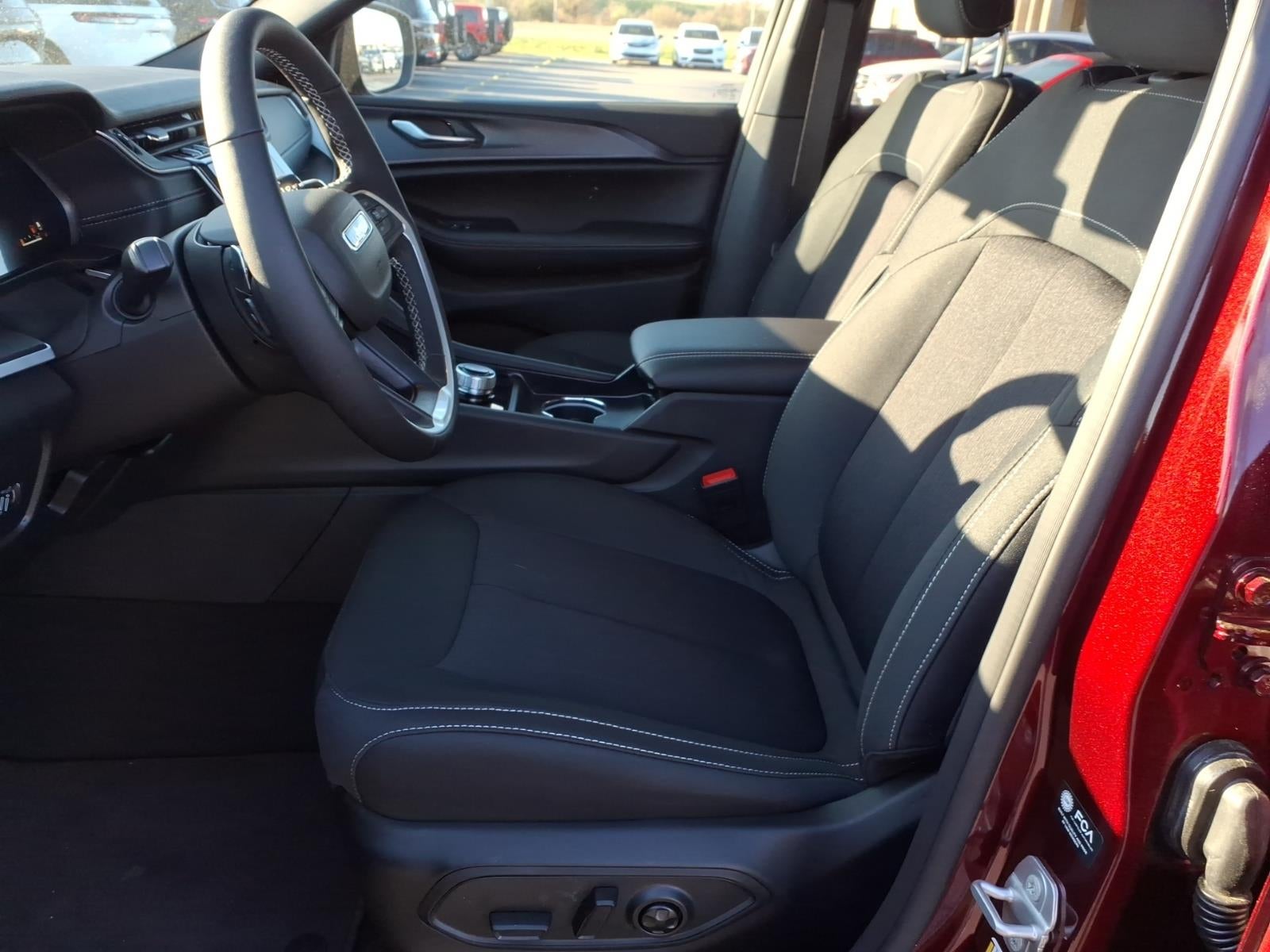 2026 Jeep Grand Cherokee GRAND CHEROKEE LAREDO X 4X2