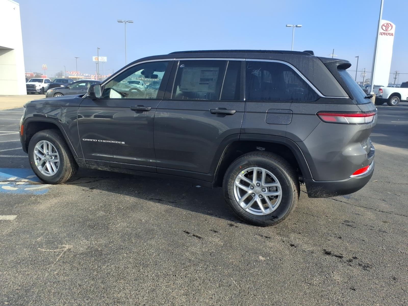 2026 Jeep Grand Cherokee GRAND CHEROKEE LAREDO X 4X4