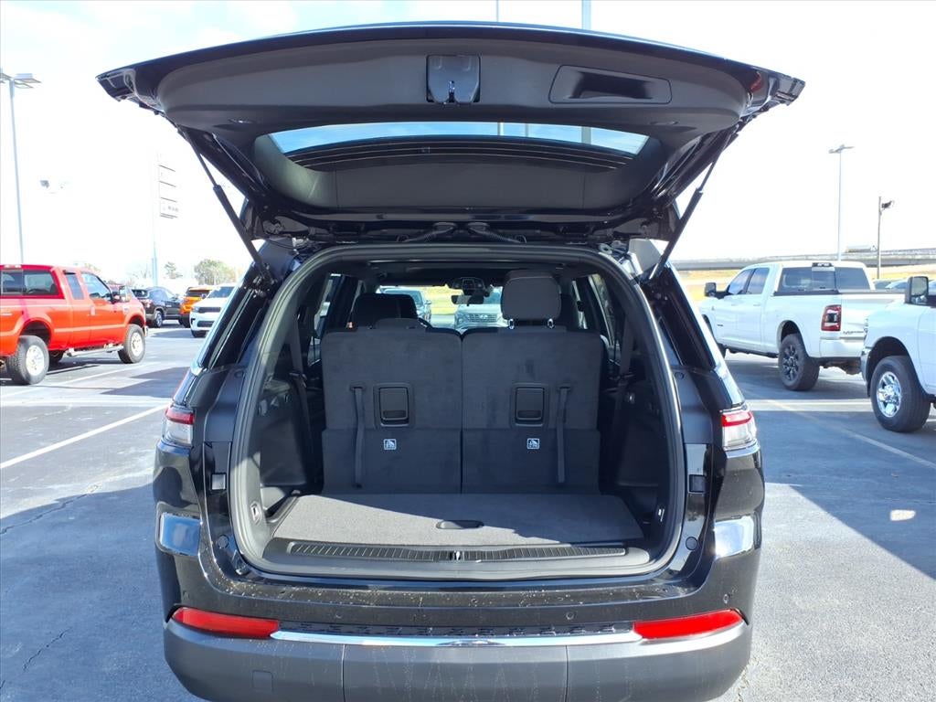 2025 Jeep Grand Cherokee GRAND CHEROKEE L LAREDO X 4X2