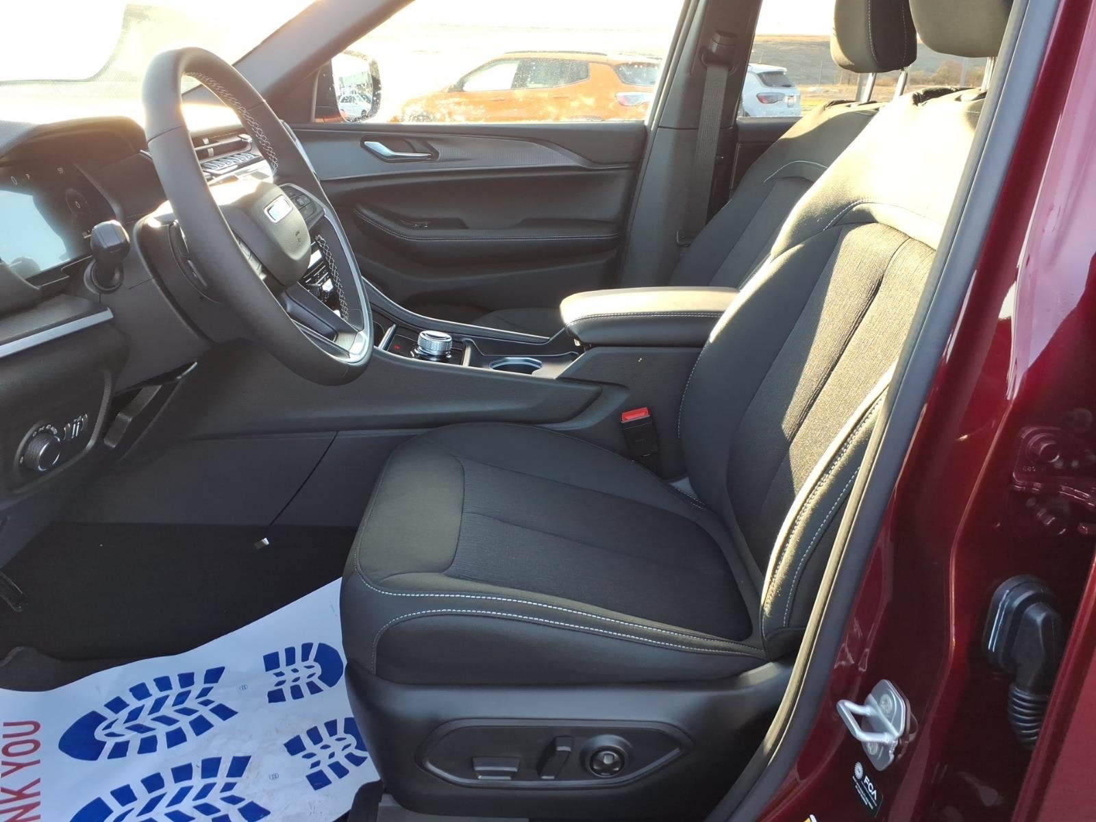 2025 Jeep Grand Cherokee GRAND CHEROKEE L LAREDO X 4X2