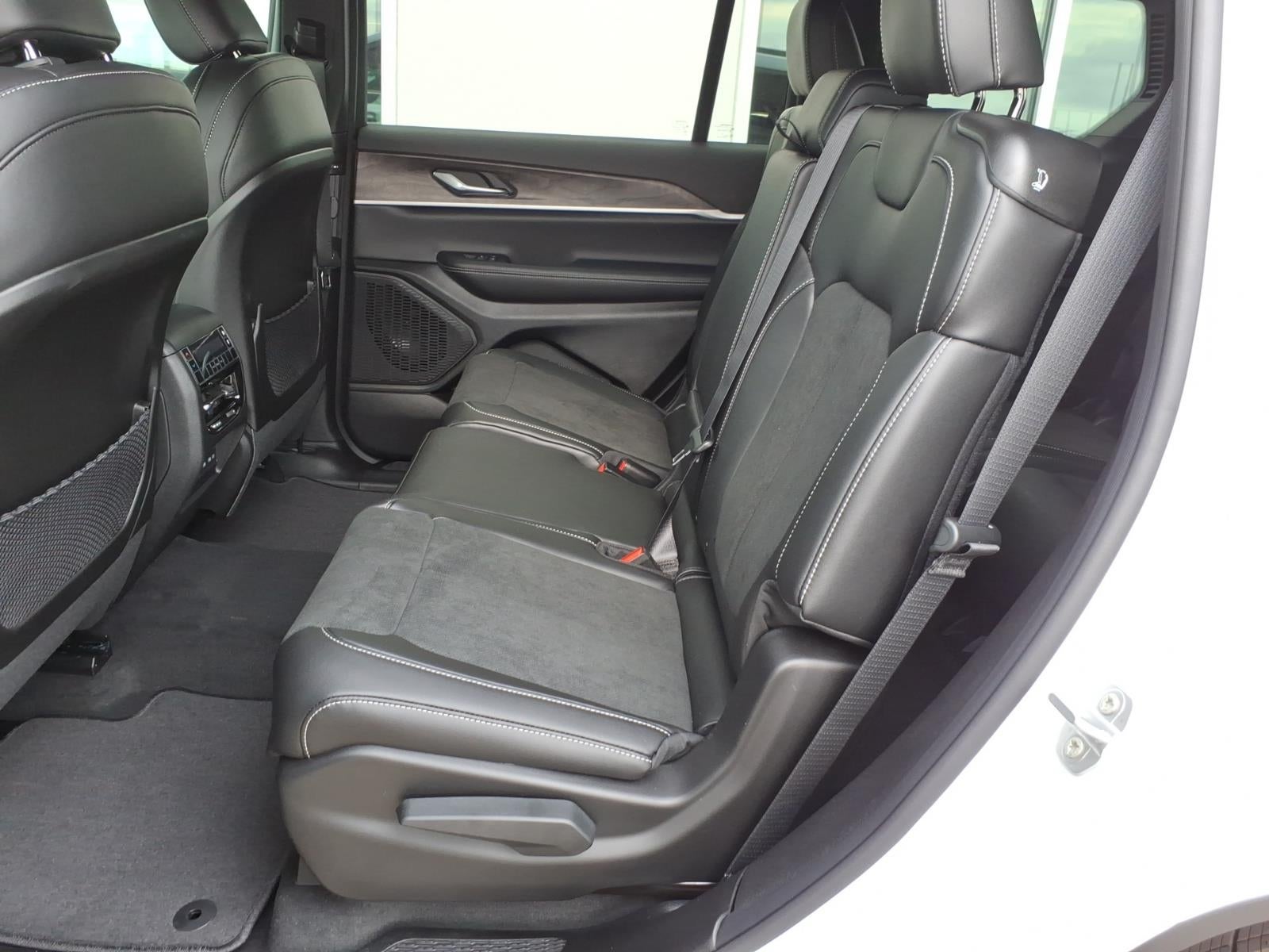 2026 Jeep Grand Cherokee GRAND CHEROKEE L LAREDO ALTITUDE 4X4