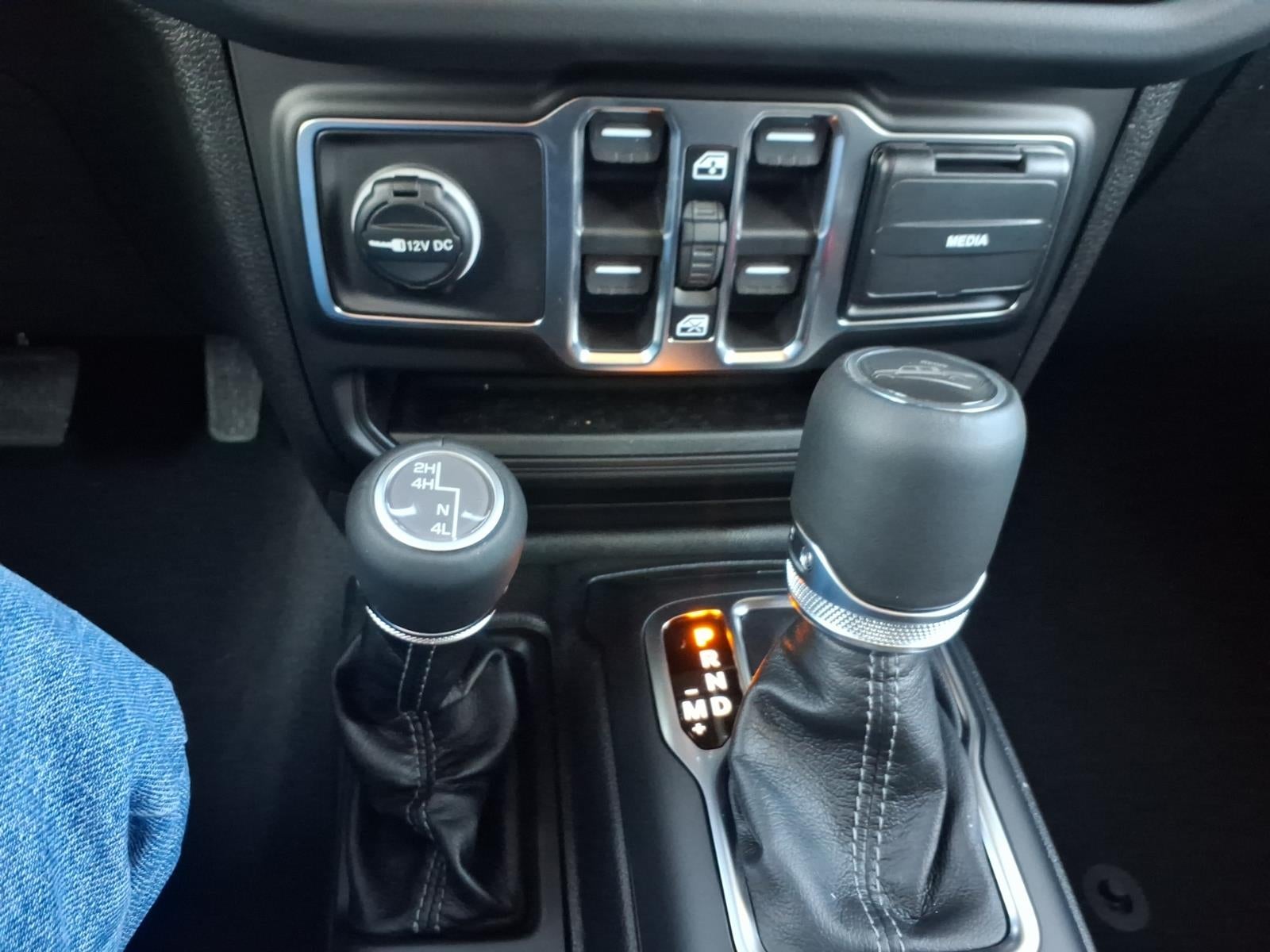 2026 Jeep Gladiator GLADIATOR SAHARA 4X4