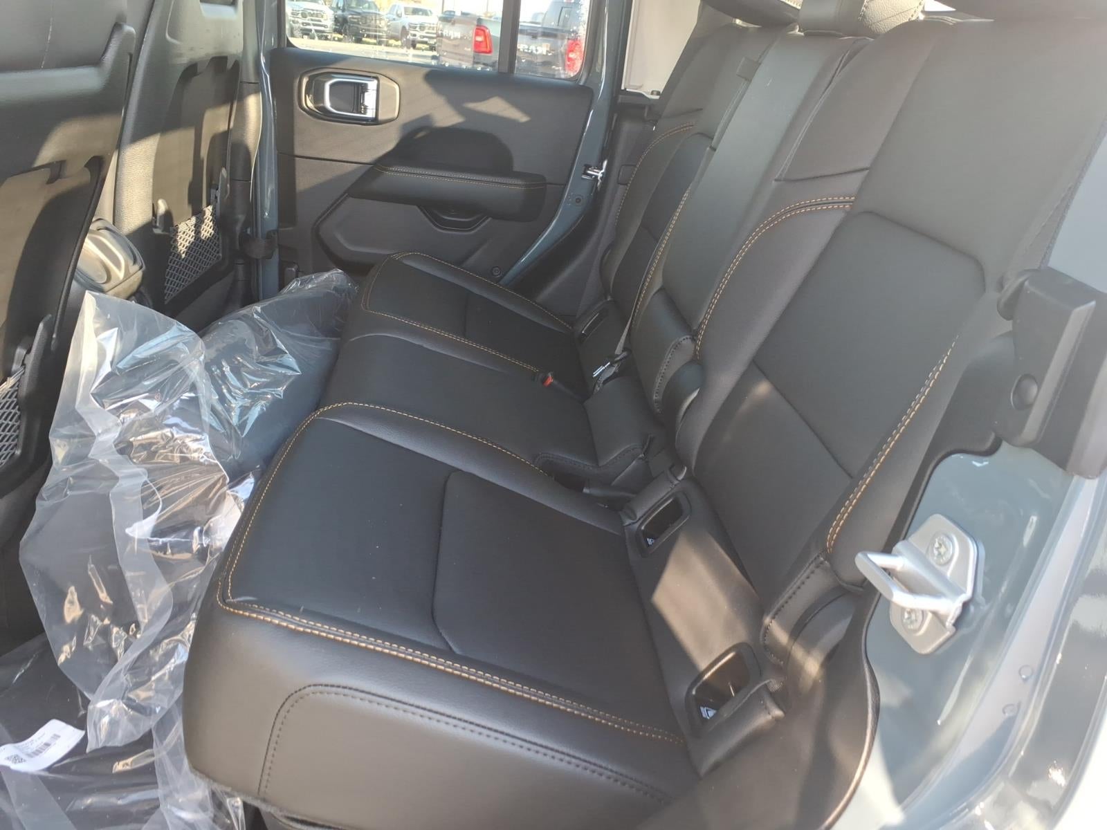 2026 Jeep Gladiator GLADIATOR SAHARA 4X4