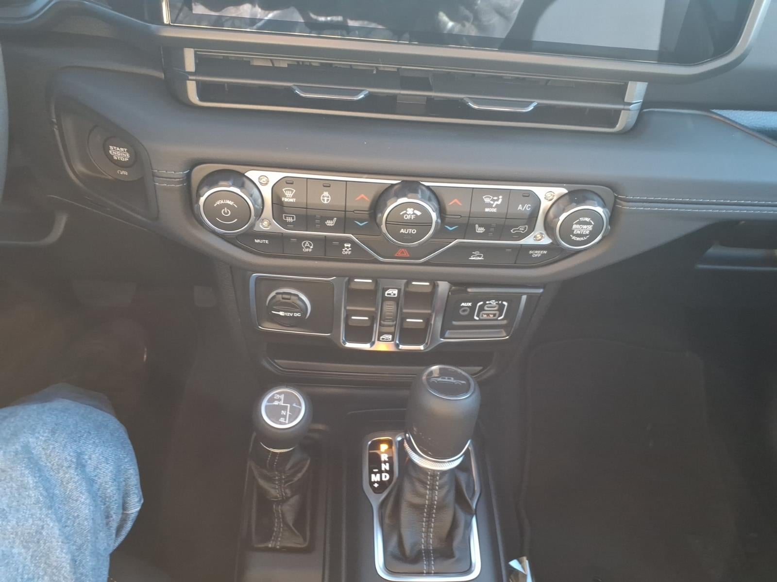 2026 Jeep Gladiator GLADIATOR SAHARA 4X4