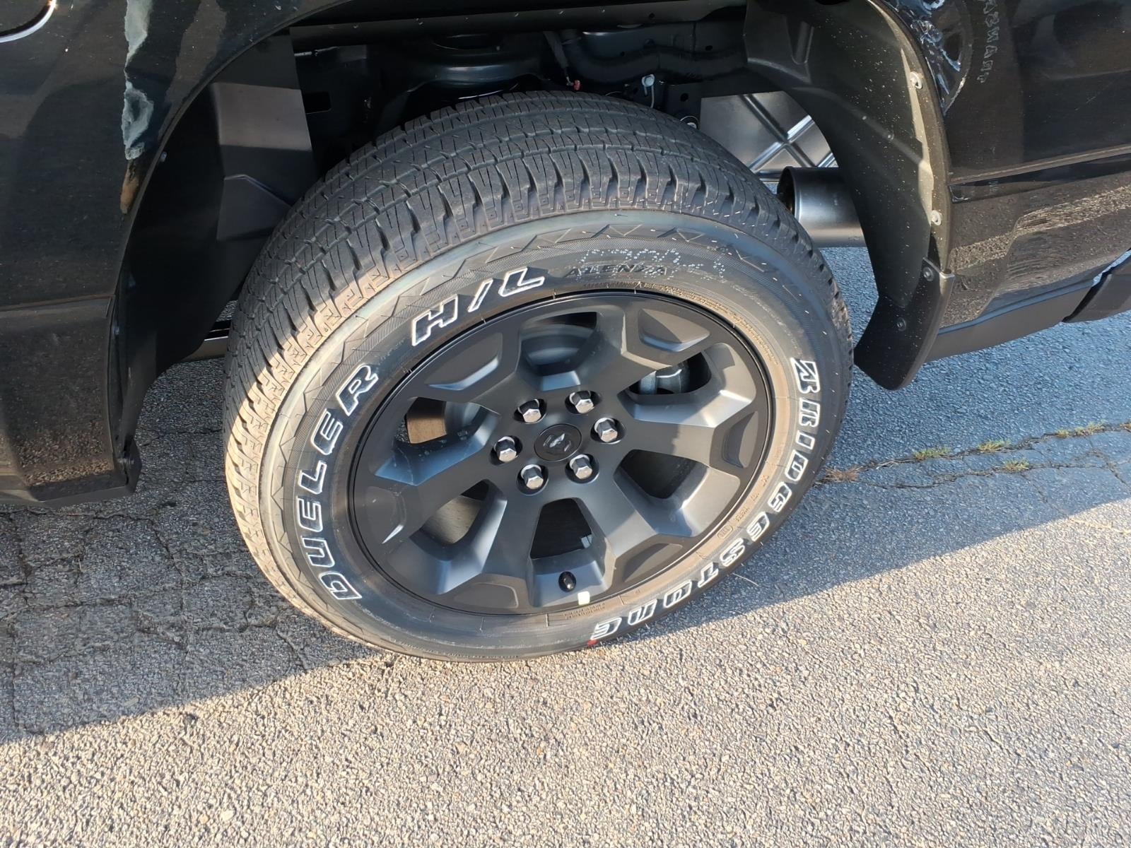 2026 RAM 1500 RAM 1500 EXPRESS CREW CAB 4X4 5'7' BOX
