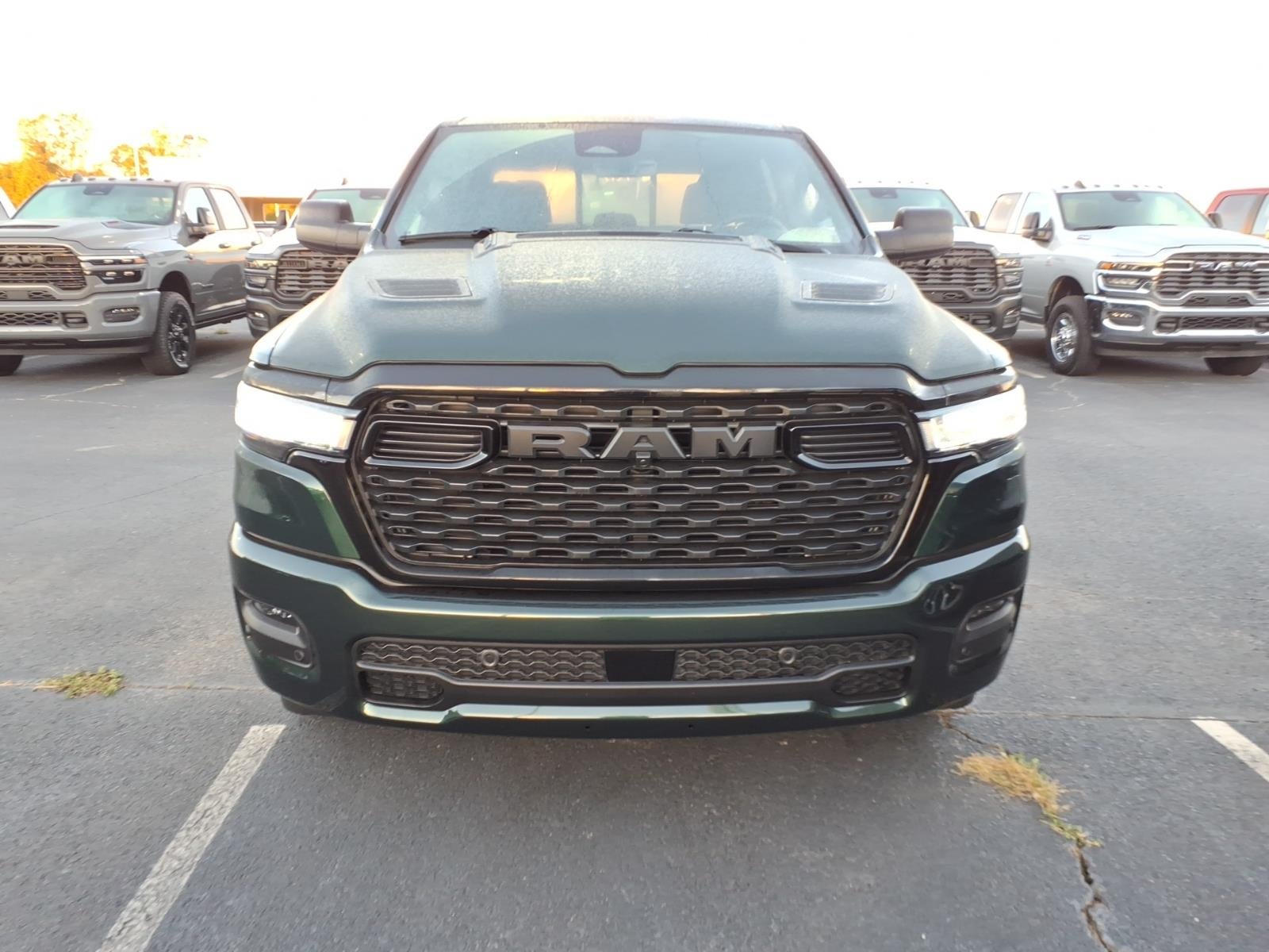 2026 RAM Ram 1500 RAM 1500 EXPRESS CREW CAB 4X4 5'7' BOX