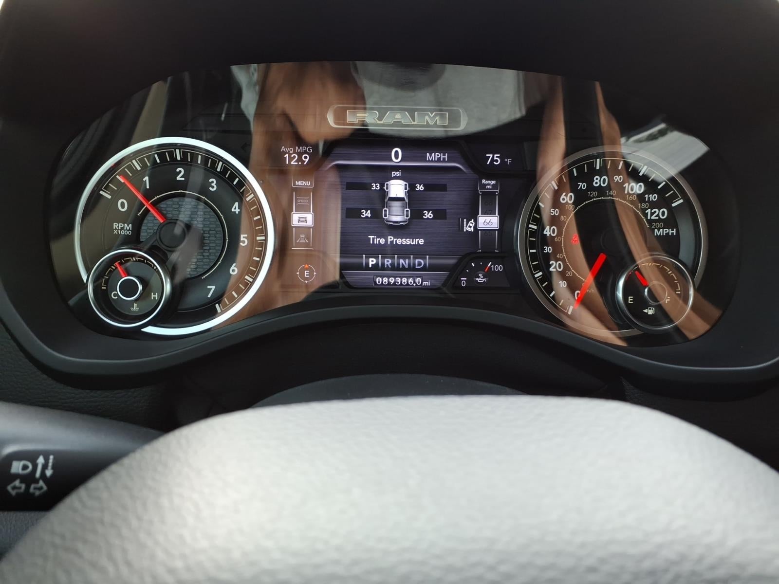 2019 RAM 1500 Laramie Crew Cab 4x4 5'7' Box