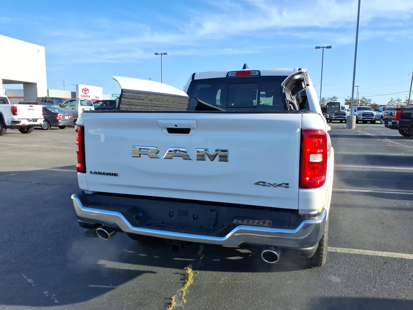 2026 RAM Ram 1500 RAM 1500 LARAMIE CREW CAB 4X4 5'7' BOX