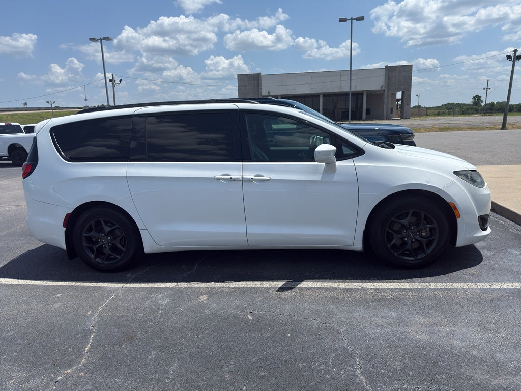 Used 2018 Chrysler Pacifica Touring L with VIN 2C4RC1BG5JR214293 for sale in Pine Bluff, AR