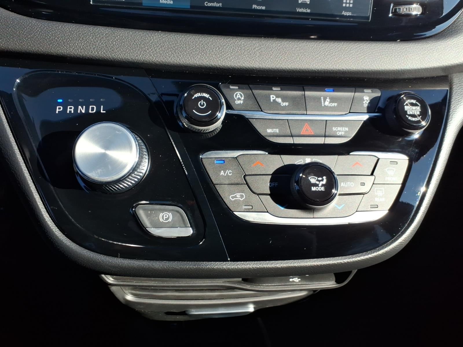 2026 Chrysler Voyager VOYAGER LX