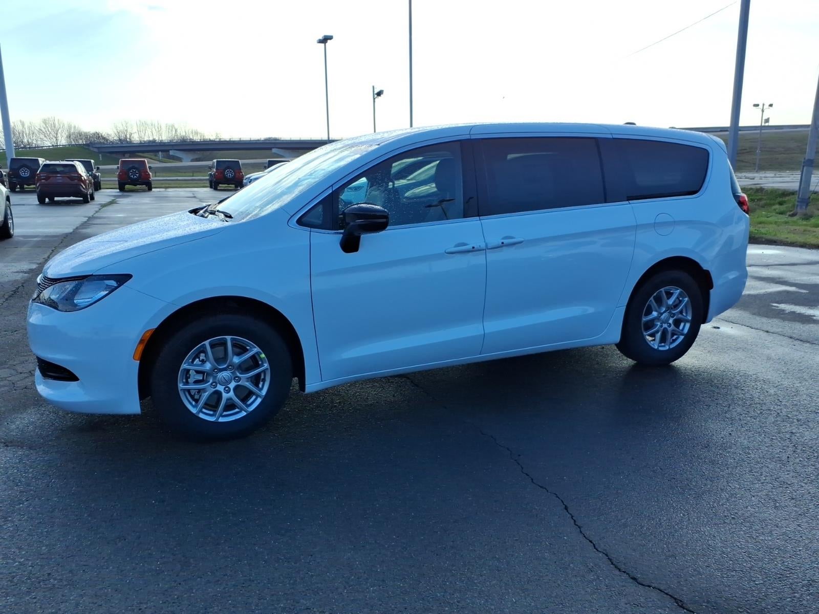 2026 Chrysler Voyager VOYAGER LX