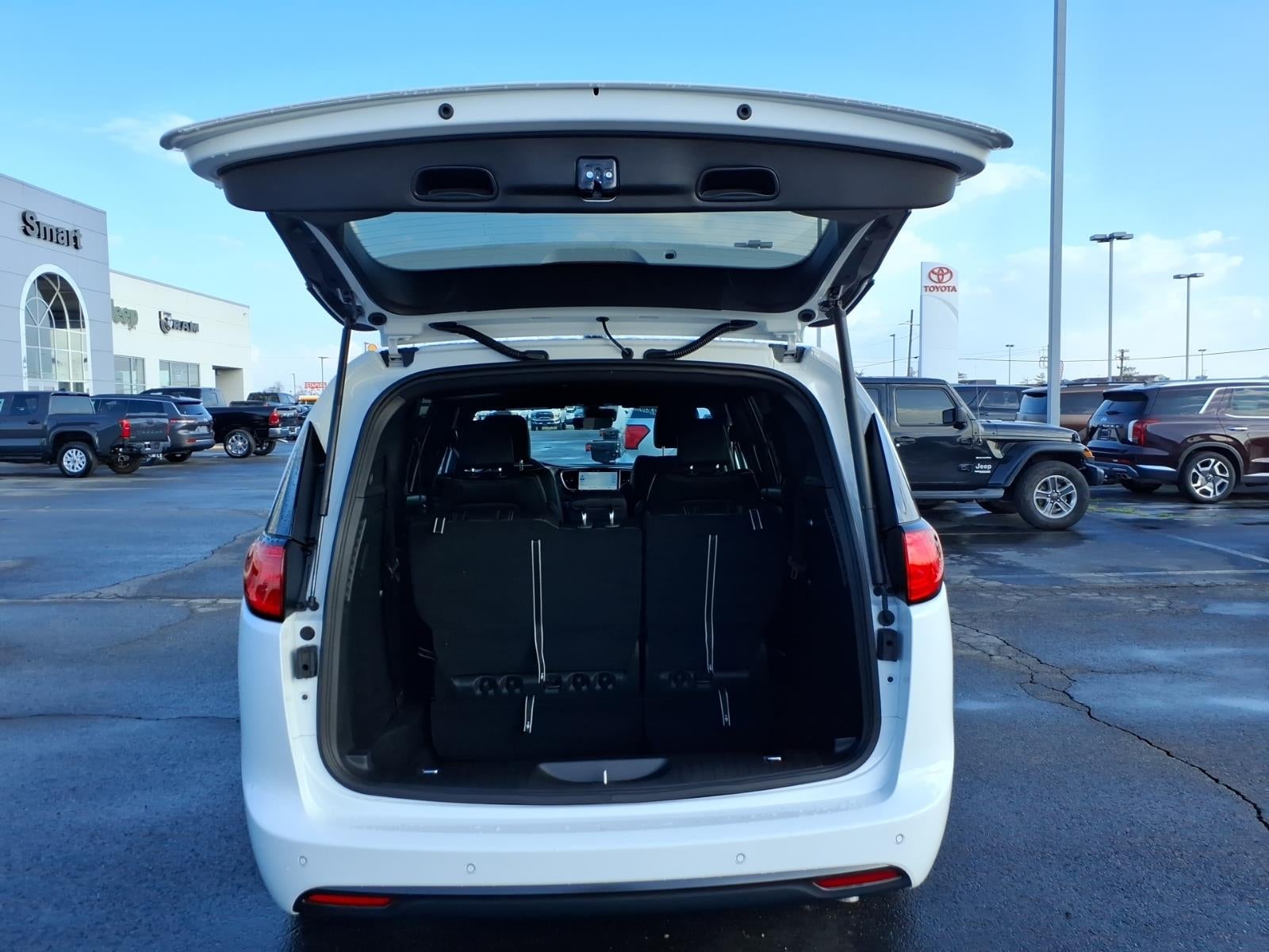 2026 Chrysler Voyager VOYAGER LX