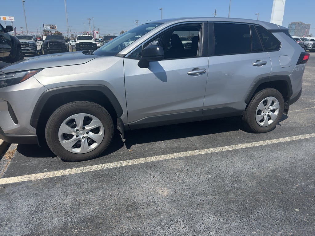 2023 Toyota RAV4 LE