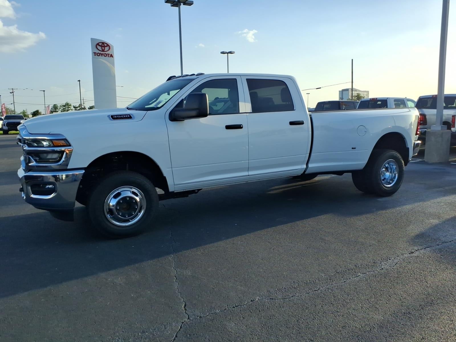 2026 RAM Ram 3500 RAM 3500 TRADESMAN CREW CAB 4X4 8' BOX