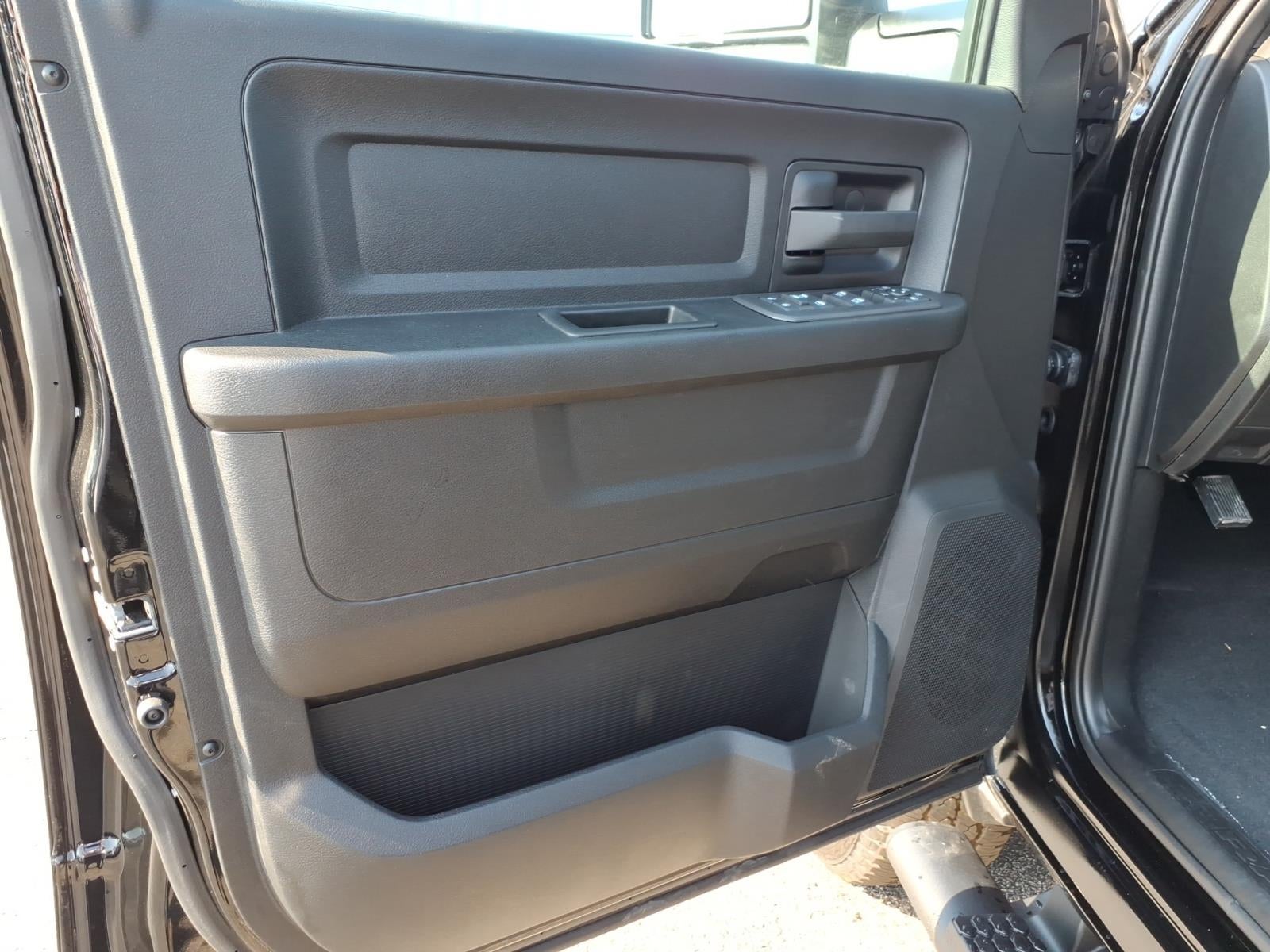 2026 RAM Ram 2500 RAM 2500 BLACK EXPRESS CREW CAB 4X4 6'4' BOX