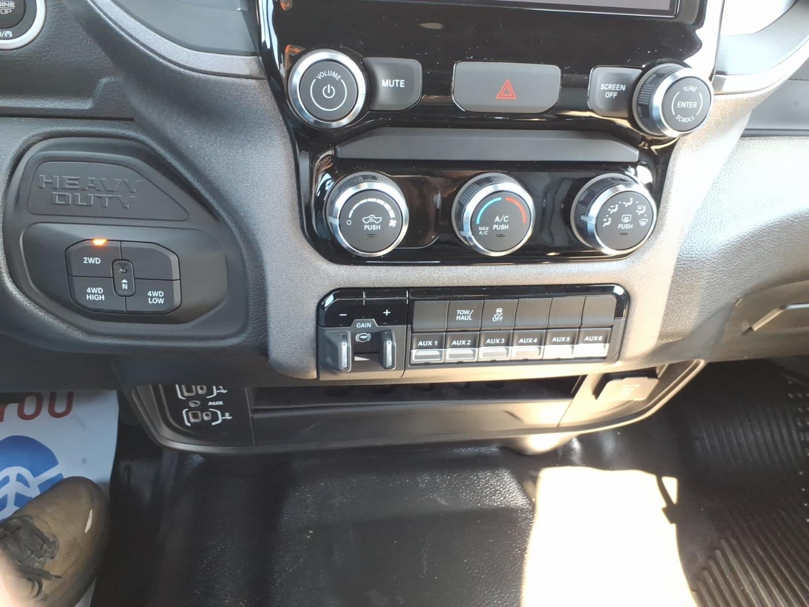 2026 RAM Ram 3500 RAM 3500 TRADESMAN CREW CAB 4X4 8' BOX