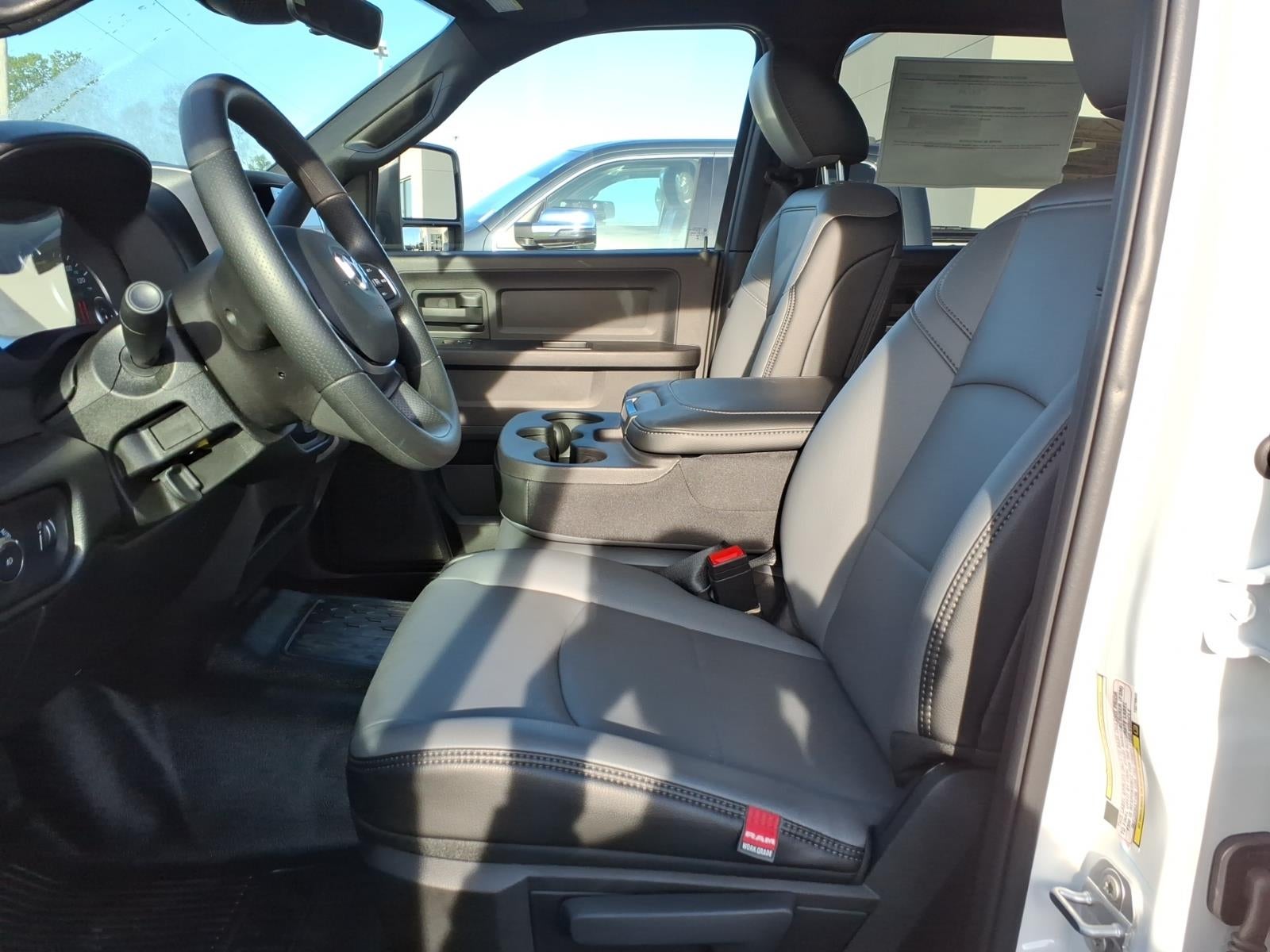 2026 RAM Ram 3500 Chassis Cab RAM 3500 TRADESMAN CREW CAB CHASSIS 4X4 60' CA